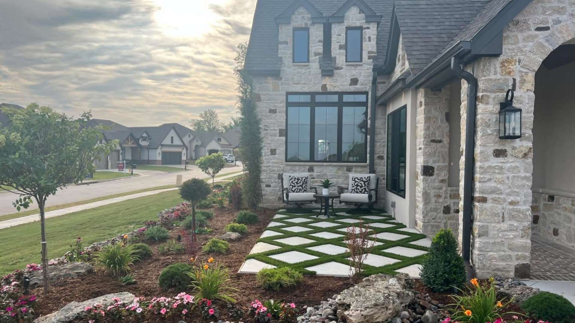 TulsaDriveways_PatioInFrontOfHouse